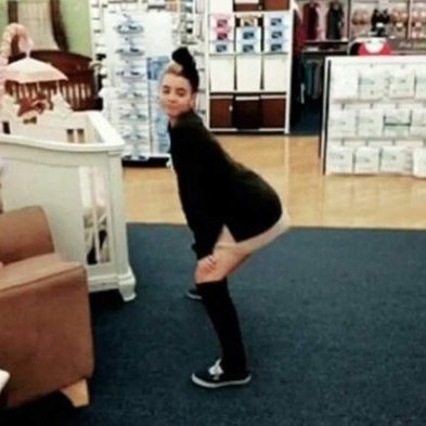 Profile Picture of Ursola (@ursol4) on Twitter