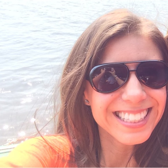 Profile Picture of Carito S (@caritossrt) on Poshmark