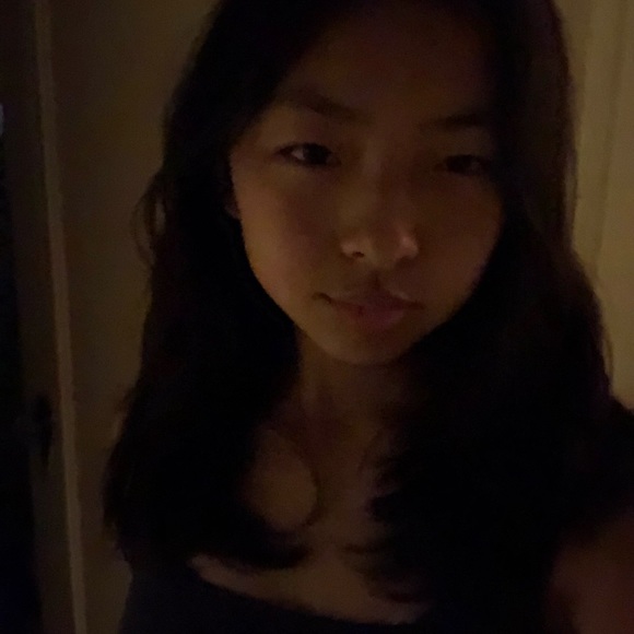 Profile Picture of Melanie Liu (@liumelanie09) on Poshmark