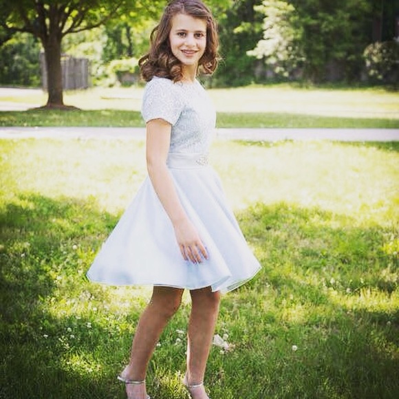 Profile Picture of Emily Siegelman (@emilysiegelman_) on Poshmark