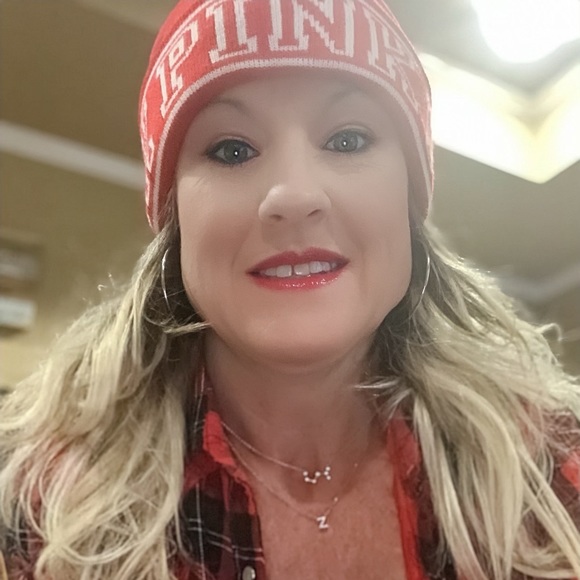 Profile Picture of Debra Fitzgerald (@dafitz1272) on Poshmark