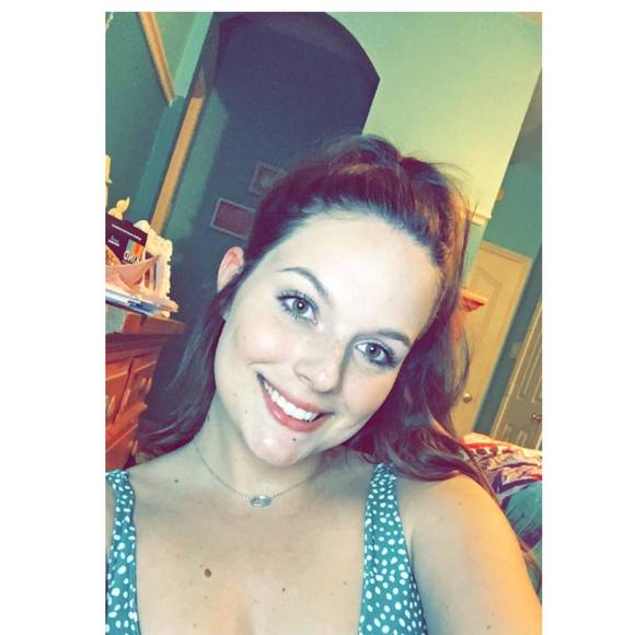 Profile Picture of Shea Siverly (@sheabre) on Poshmark