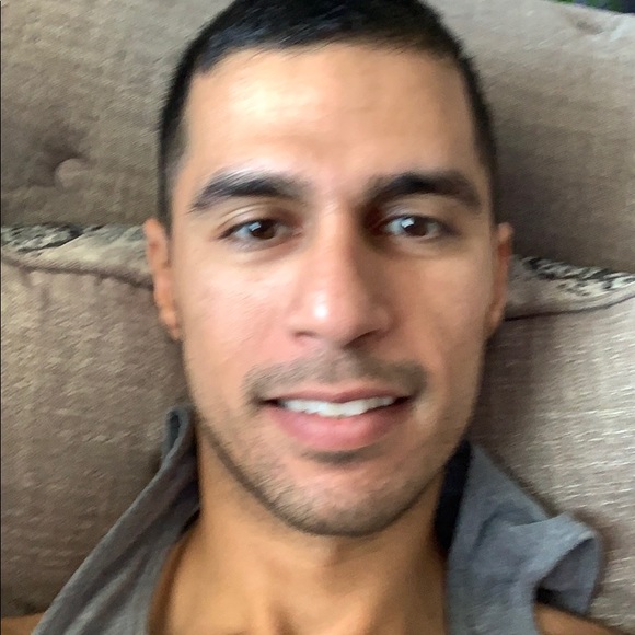 Profile Picture of Sinad Abdelmuti (@sinad09) on Poshmark
