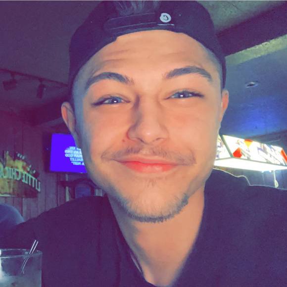 Profile Picture of Chris Lindsay (@chrislindsay) on Poshmark