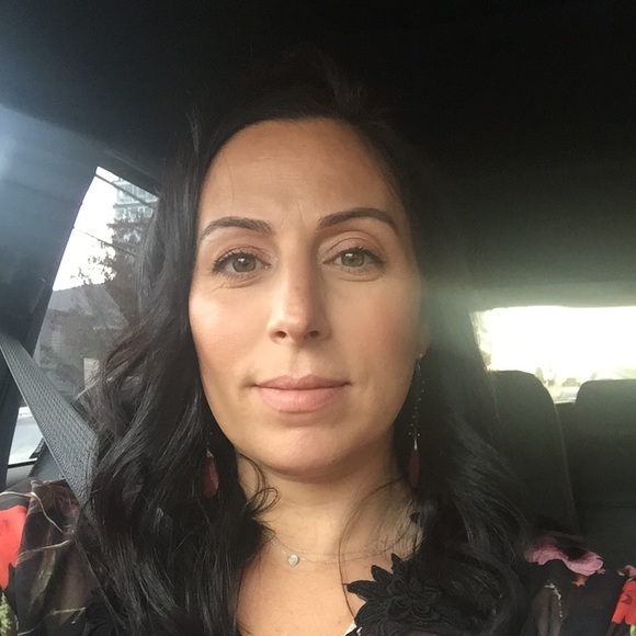 Profile Picture of Leah Rubner (@leahrubner) on Poshmark