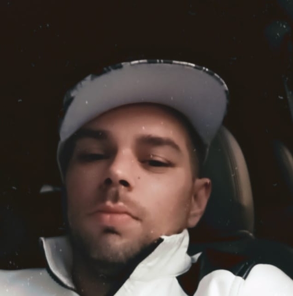 Profile Picture of Blake Tom (@tom_blake2) on Poshmark
