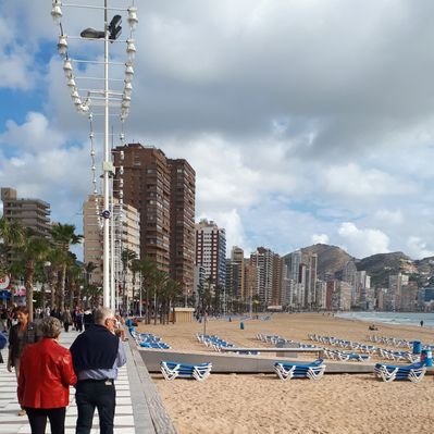 Profile Picture of Ron Snelling (@dd427edd7b6f4b0) on Twitter