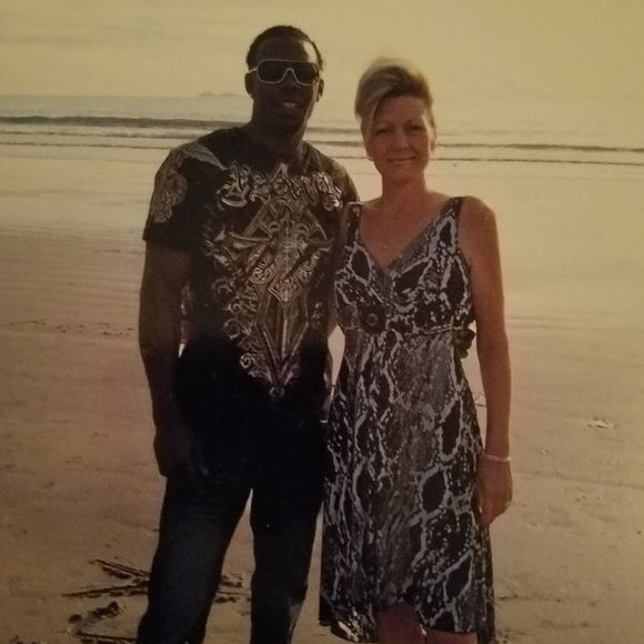 Profile Picture of Holli Hevle (@hollihbomb25) on Poshmark