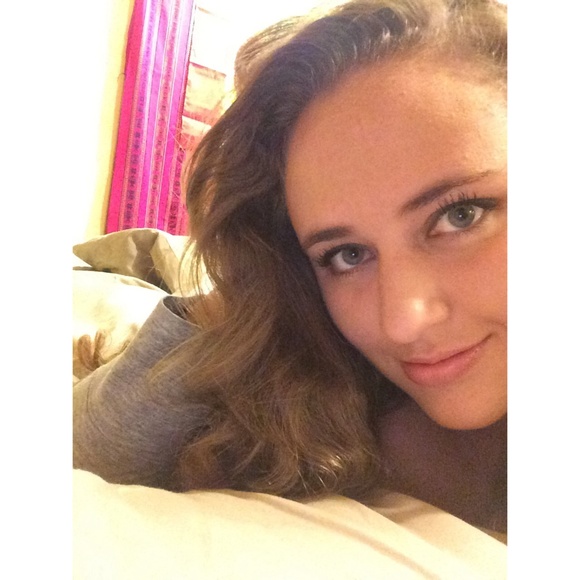 Profile Picture of Lauren Rozenboom (@lauren_kay17) on Poshmark