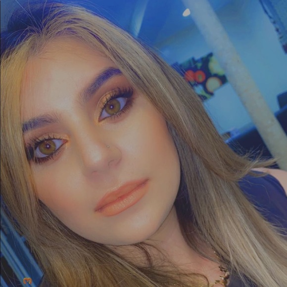 Profile Picture of Amanda Faraj (@amanda_faraj) on Poshmark