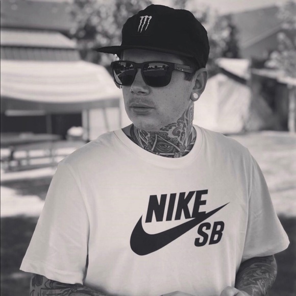 Profile Picture of Andrew Jerome (@twotonejerome) on Poshmark