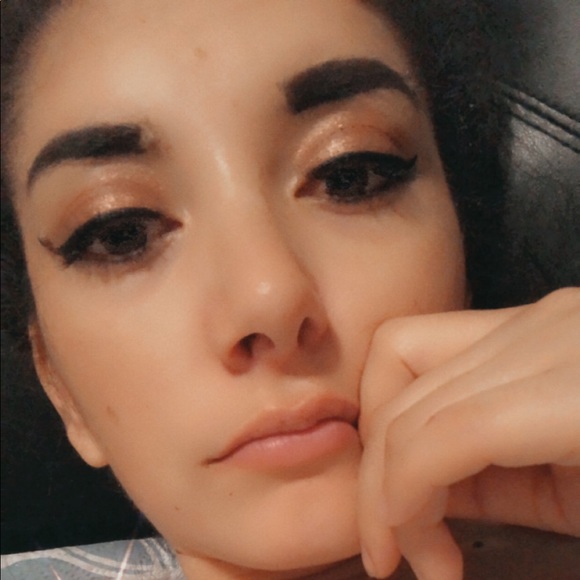 Profile Picture of Cindy Arrazola (@cindyarrazola) on Poshmark