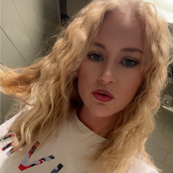 Profile Picture of Emily Craven (@emily_craven99) on Poshmark