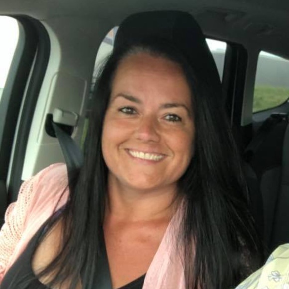 Profile Picture of Laura Nolan (@lauralee1119) on Poshmark