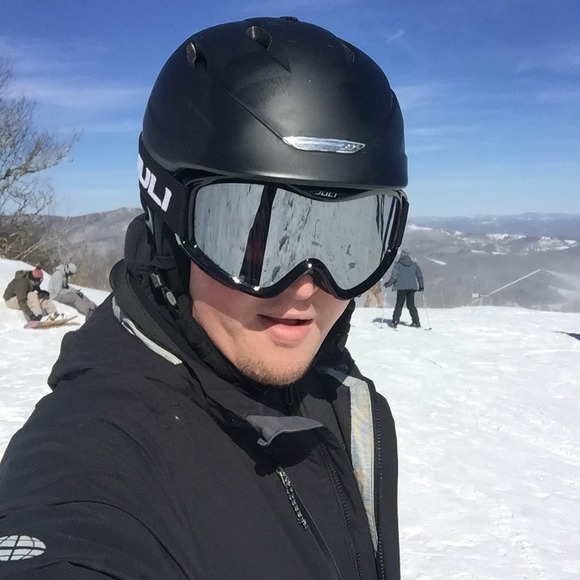 Profile Picture of Aaron Lonon (@aaronlonon) on Poshmark
