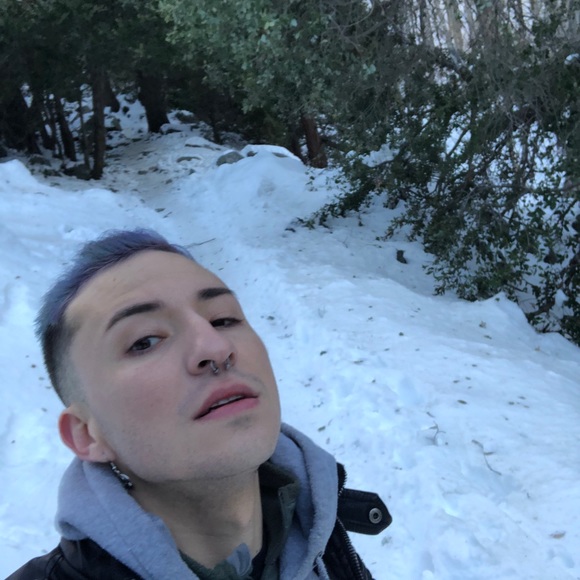 Profile Picture of Dylan Mullins (@dylan8215) on Poshmark