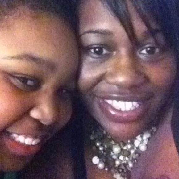 Profile Picture of Joy Swain (@joyswain) on Poshmark