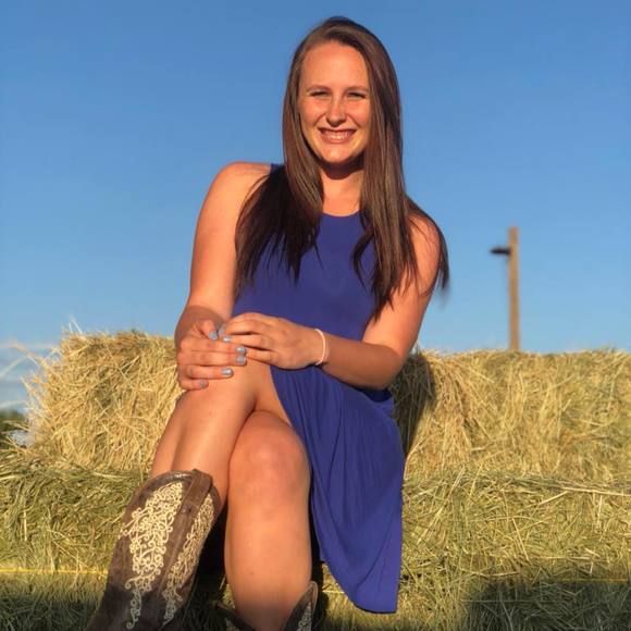 Shelby Andrew - Poshmark Profile Picture of Shelby Andrew (@shelby_andrew) on Poshmark