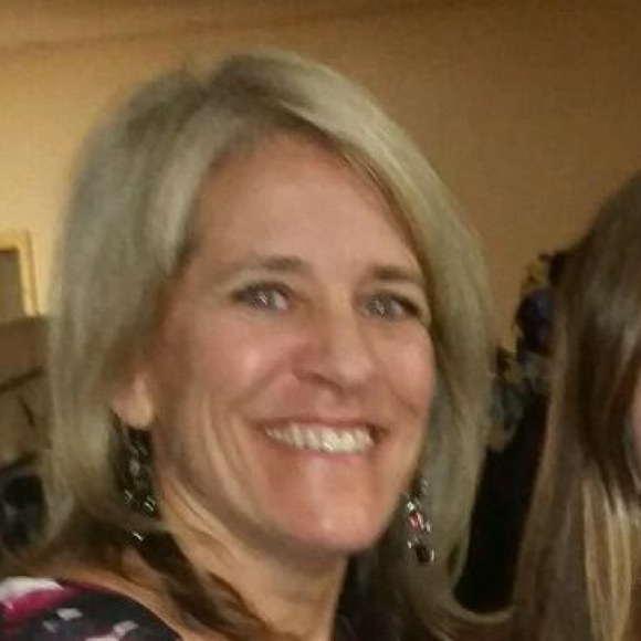 Profile Picture of Dawn Schmidt (@dddbnmb) on Poshmark