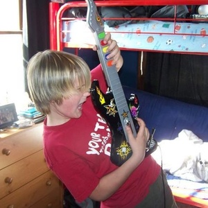 Profile Picture of Avery Chaney (@avecrave) on Myspace