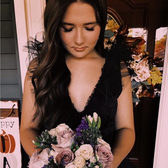 Profile Picture of Ava Pezzulo (@acpezzulo) on Poshmark