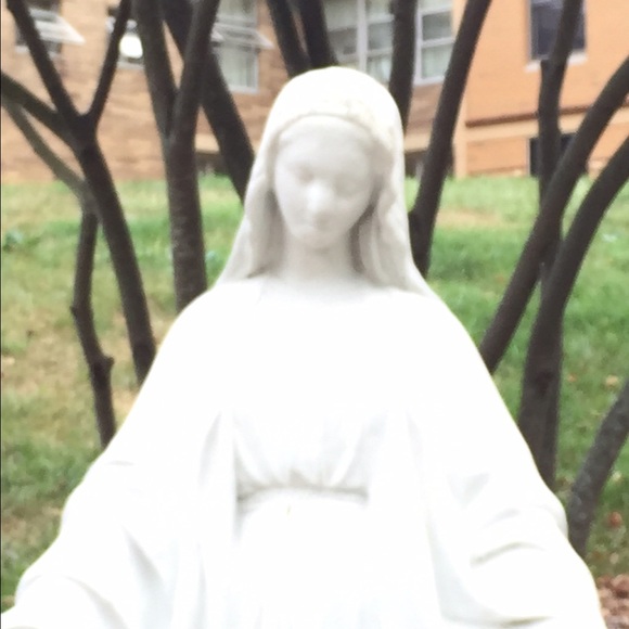 Profile Picture of Charles James (@chucklebutttttt) on Poshmark