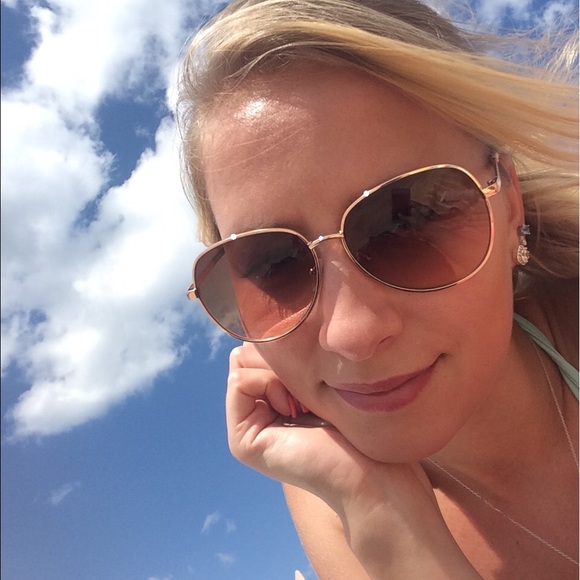 Profile Picture of Joanna Garbala (@asia22joanna) on Poshmark