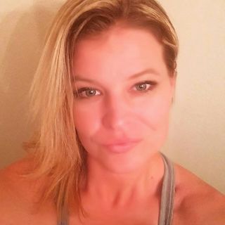 Profile Picture of Heather Hutcheson (@aliceinwonder777) on Instagram