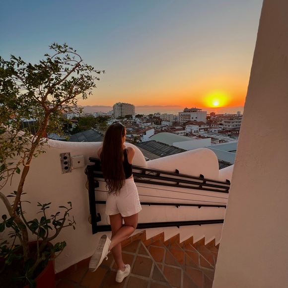 Profile Picture of Anita Zohrabian (@anitazohrabian) on Poshmark