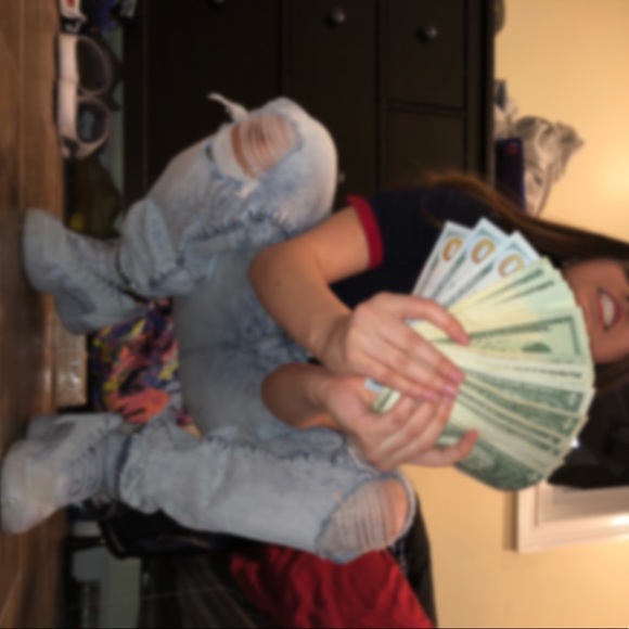 Profile Picture of Bertha Urgiles (@buu1) on Poshmark