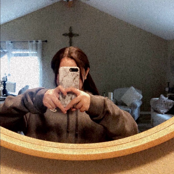 Profile Picture of Isabella Torrez (@loveee_isabella) on Poshmark