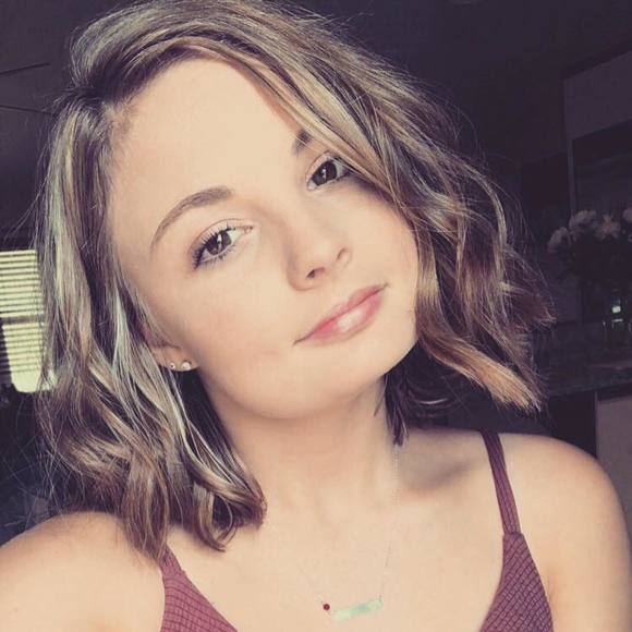 Profile Picture of Morgan Kindlesparger (@mkindlesparger) on Poshmark