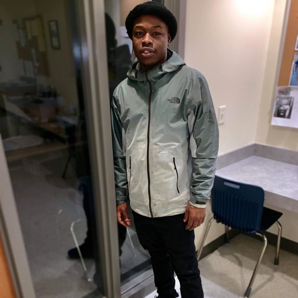 Profile Picture of Dave Tanaworld (@slimexslatt) on Poshmark