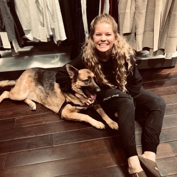 Profile Picture of Carlee Duncan (@carleecarissa) on Poshmark