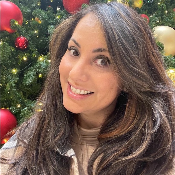 Gabriela Cleator - Poshmark Profile Picture of Gabriela Cleator (@sweetlikcandyy) on Poshmark