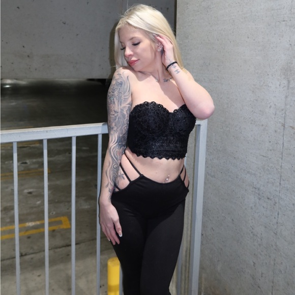 Profile Picture of Ashley Gankiewicz (@ashleygank) on Poshmark