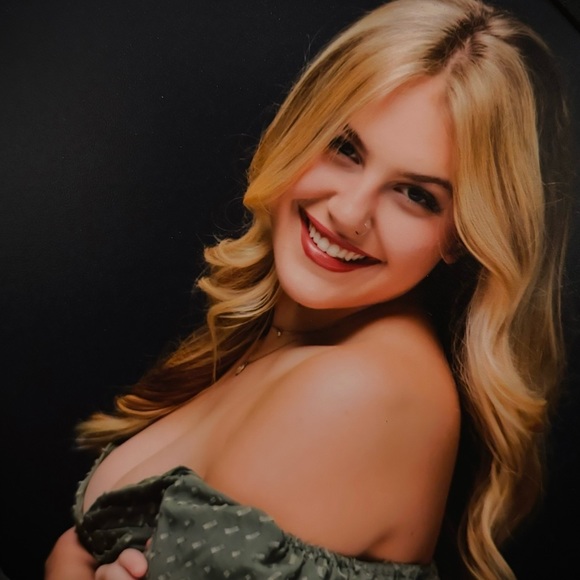 Profile Picture of Sophia Harel (@sophia_harel) on Poshmark