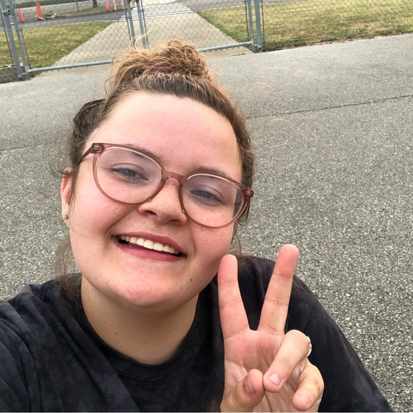 Profile Picture of Carly Carter (@carterc18) on Poshmark