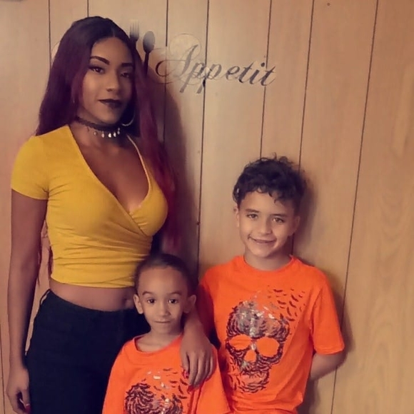 Profile Picture of Shae Allen (@lacole00) on Poshmark