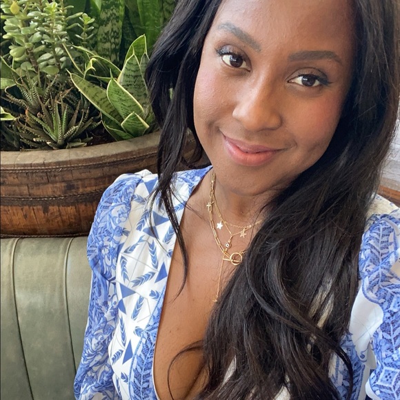 Profile Picture of Onique Williams (@fashionph8) on Poshmark