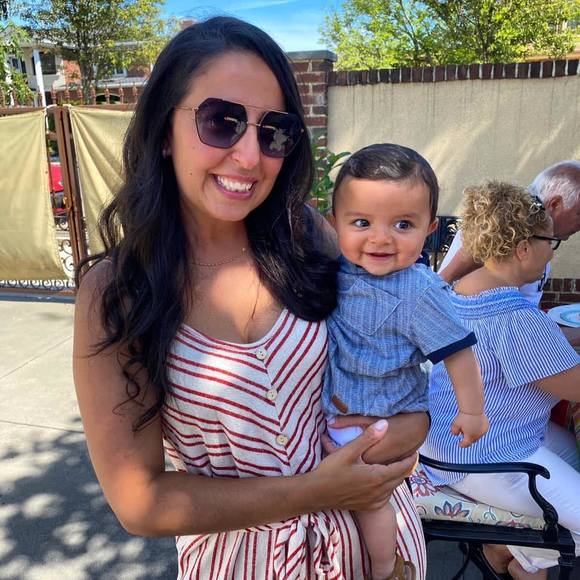 Daniela Notaro - Poshmark Profile Picture of Daniela Notaro (@uwan2beme1) on Poshmark