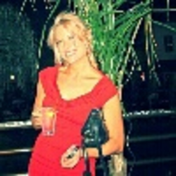 Profile Picture of Amanda Krayniak (@calimanda) on Poshmark