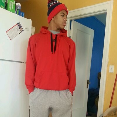 Profile Picture of Lightskinn_hooper (@TimothyMoneyman) on Twitter
