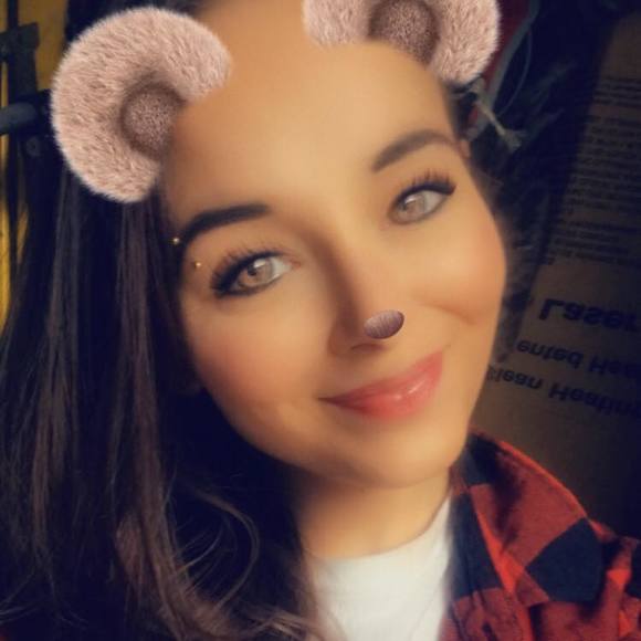 Profile Picture of Ivy-jane Jacobsen (@ivyjanejacobsen) on Poshmark