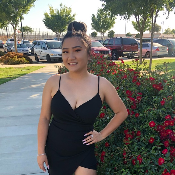 Profile Picture of Tina Saesee (@saeseetina) on Poshmark