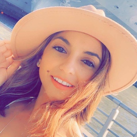 Profile Picture of Ria Leventakis (@rialeventakis) on Poshmark