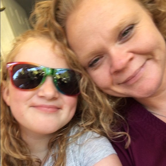 Profile Picture of Rachael Healey (@rae021978) on Poshmark