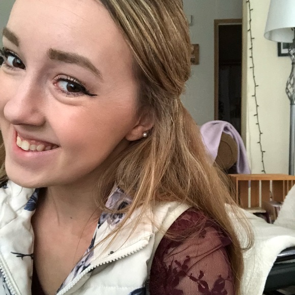 Profile Picture of Brienne Bennett (@brienne114) on Poshmark