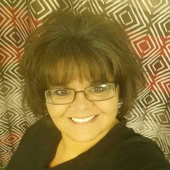 Profile Picture of Tammy Foster (@tamfos) on Poshmark