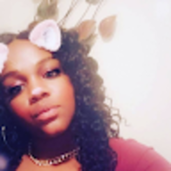Profile Picture of Miranda Hall (@mirandahall965) on Poshmark
